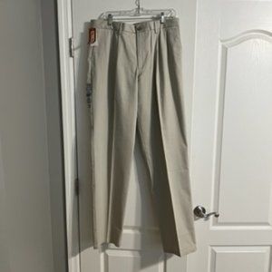 Dockers Men's Classic Fit Pleated 34/36